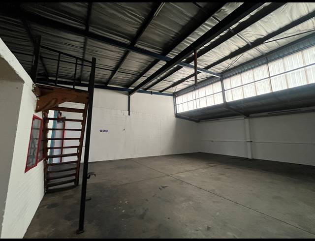 200M² WAREHOUSE TO LET IN EASTLEIGH